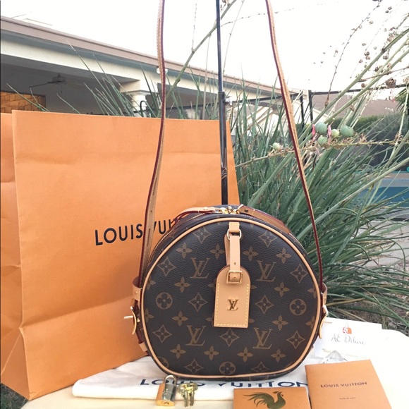 👋 Meet your Posher, AEDELUXE.COM 👜 - Picture 3 of 11